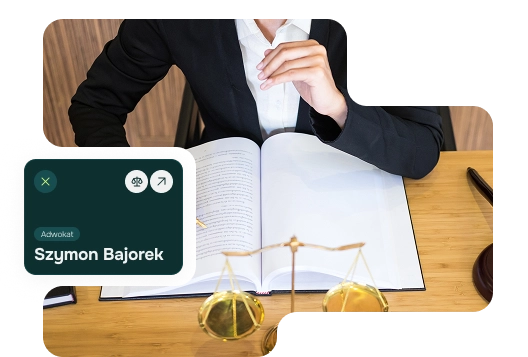Adwokat analizujący dokumenty w sprawie o alimenty.